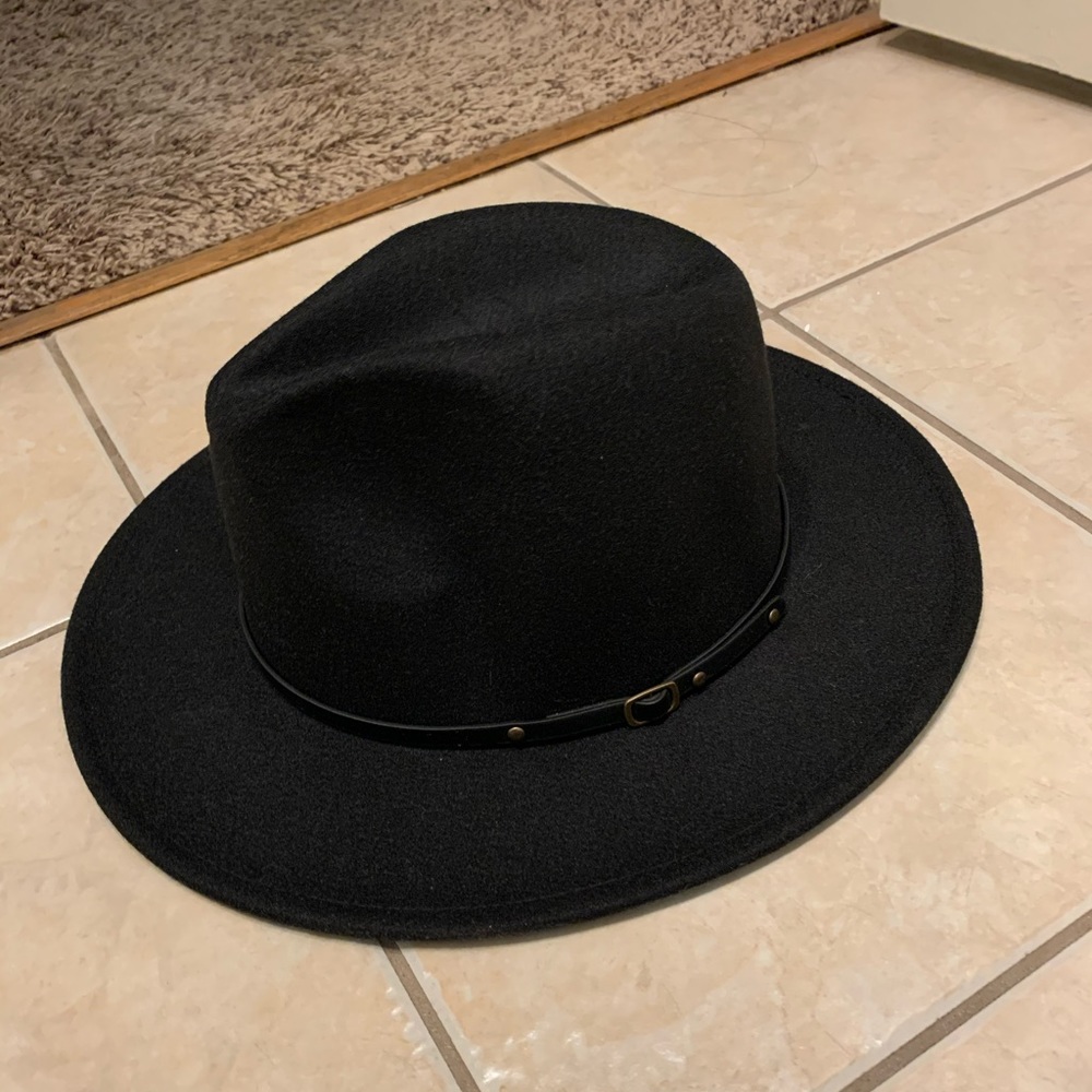Women’s wide brim belted fedora hat